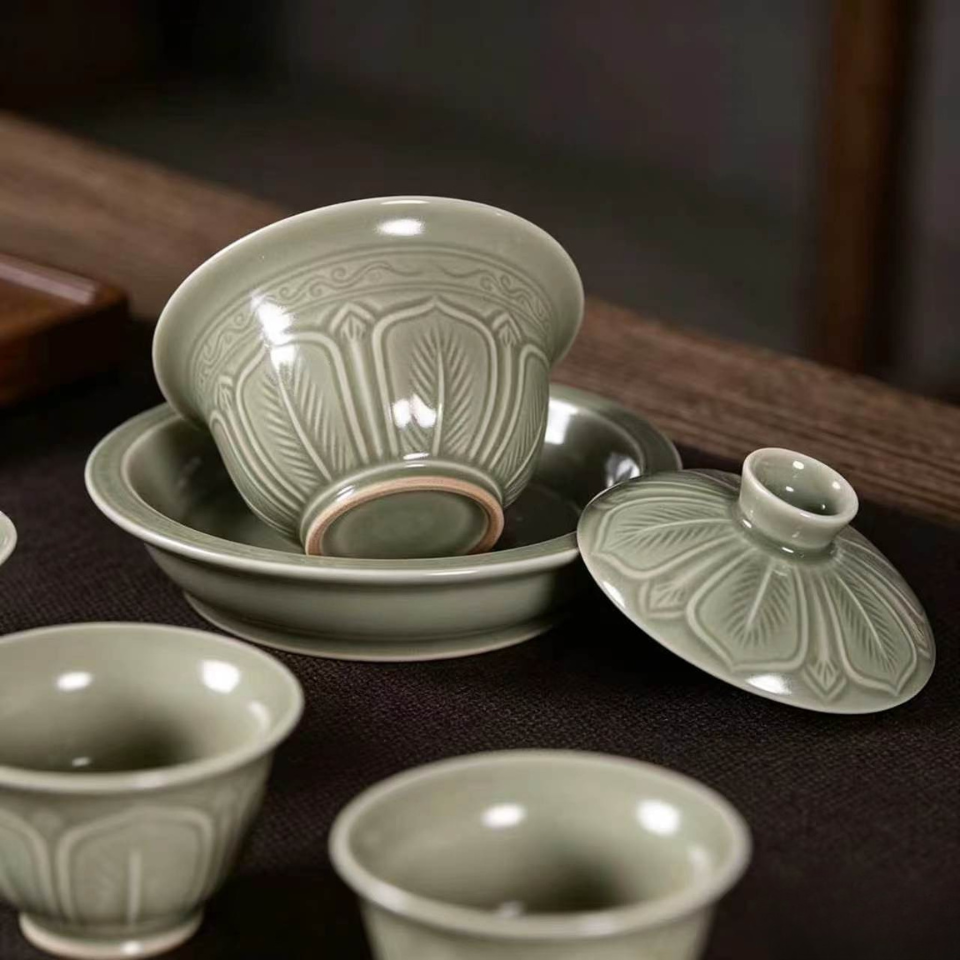Yue Kiln Lotus Petal Covered Bowl Tea Set